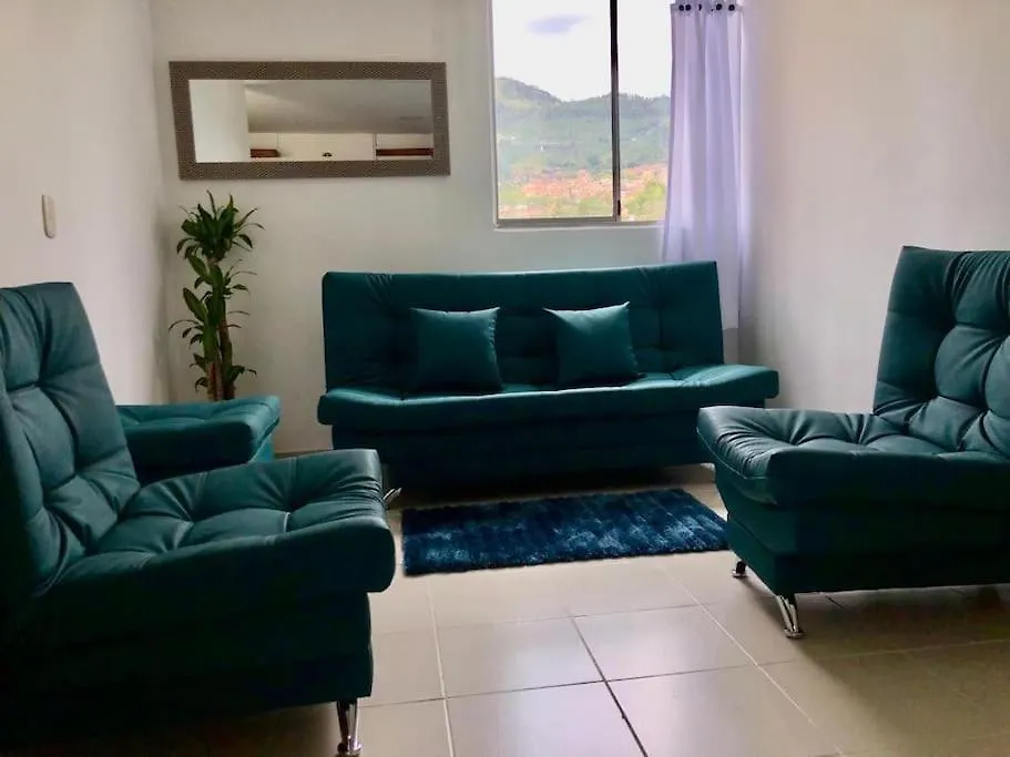 Alojamiento Central En Medellin Colombia